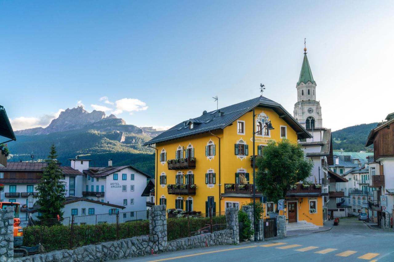 Ambra Cortina Luxury&Fashion Hotel Cortina dʼAmpezzo Extérieur photo