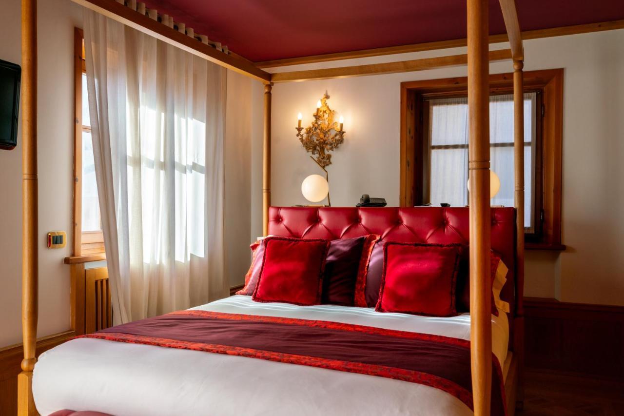 Ambra Cortina Luxury&Fashion Hotel Cortina dʼAmpezzo Extérieur photo